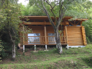 市房山キャンプ場ログハウス